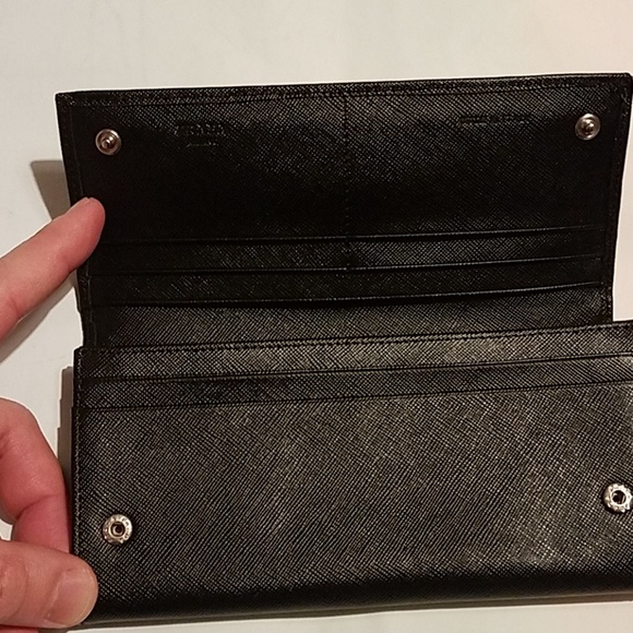 Prada saffiano wallet - Picture 2 of 3